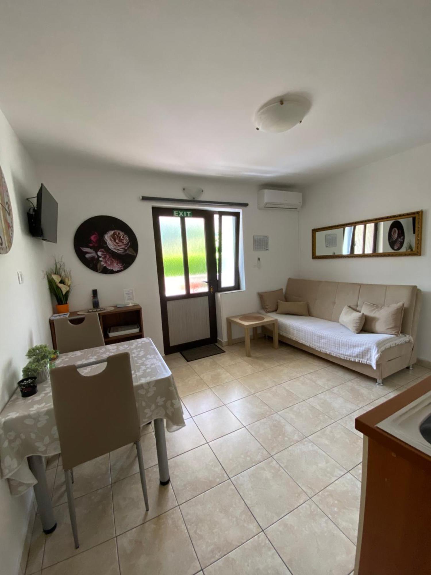 Apartments Anna III Baška Eksteriør bilde
