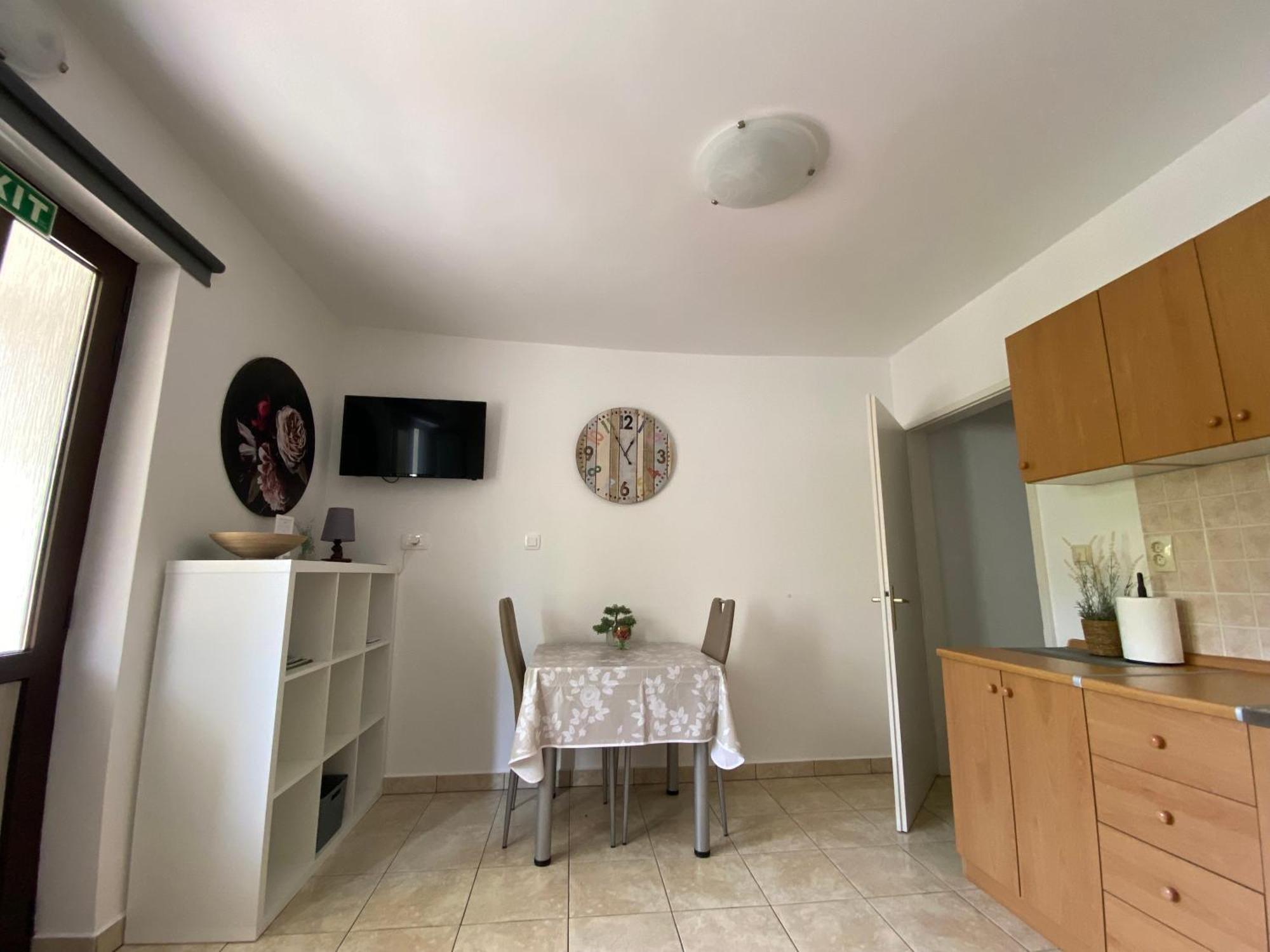 Apartments Anna III Baška Eksteriør bilde